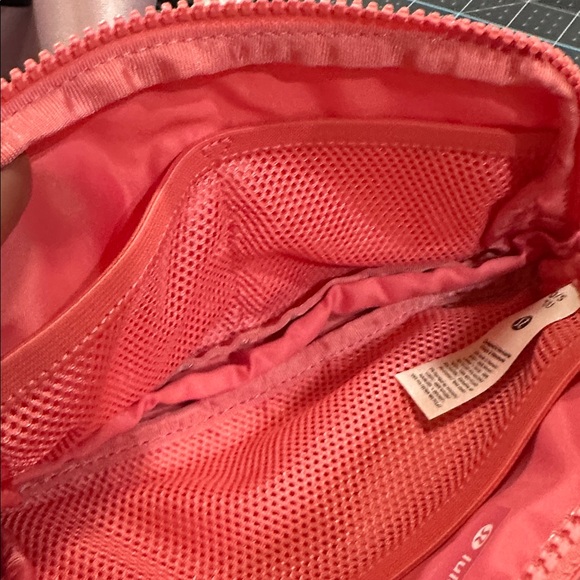 Lululemon Athletica Pink Mesh Interior Bag - Picture 3 of 3